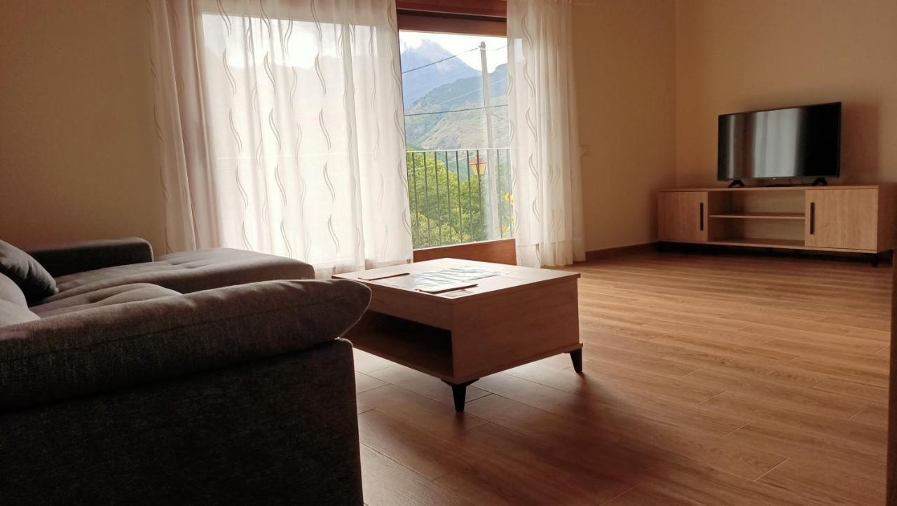 Apartament Rural Berros La Guingueta D'Aneu Zewnętrze zdjęcie